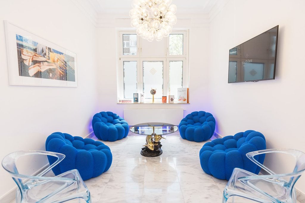 Wartezimmer bei tiefblau Köln